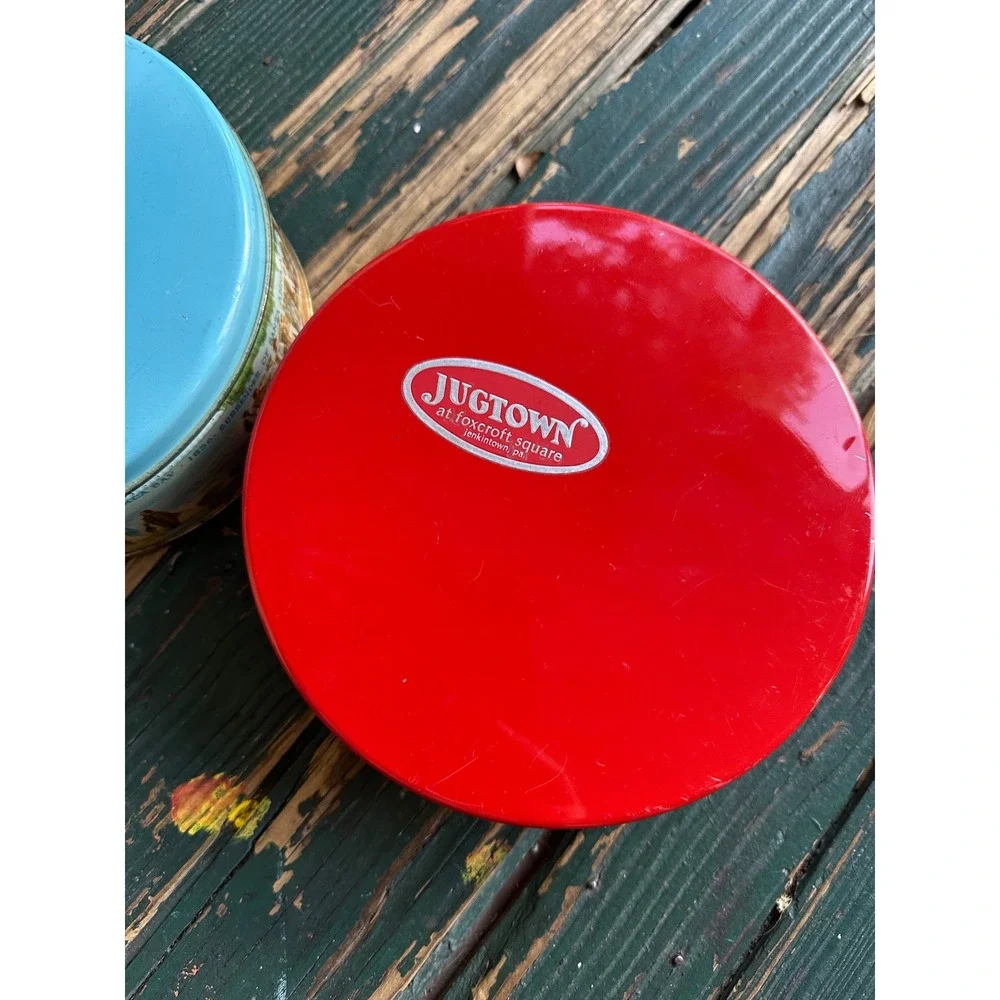 Vintage Manor Bakers Texas Fruitcake Tin &‎ Jugtown Red Tin Set of 2